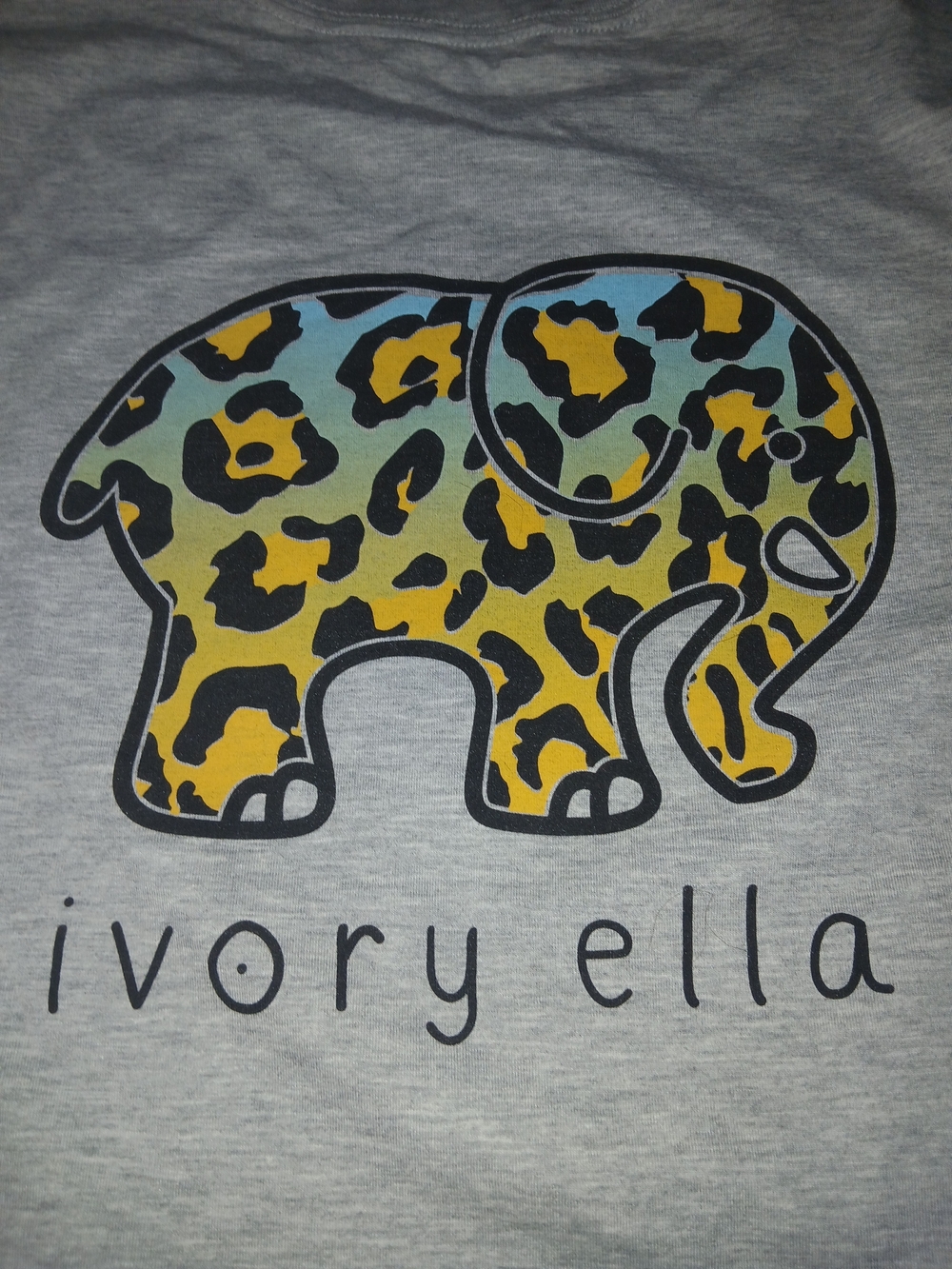 Ivory Ella Womens Long Sleeve Pocket T-Shirt med gray Graphic Elephant